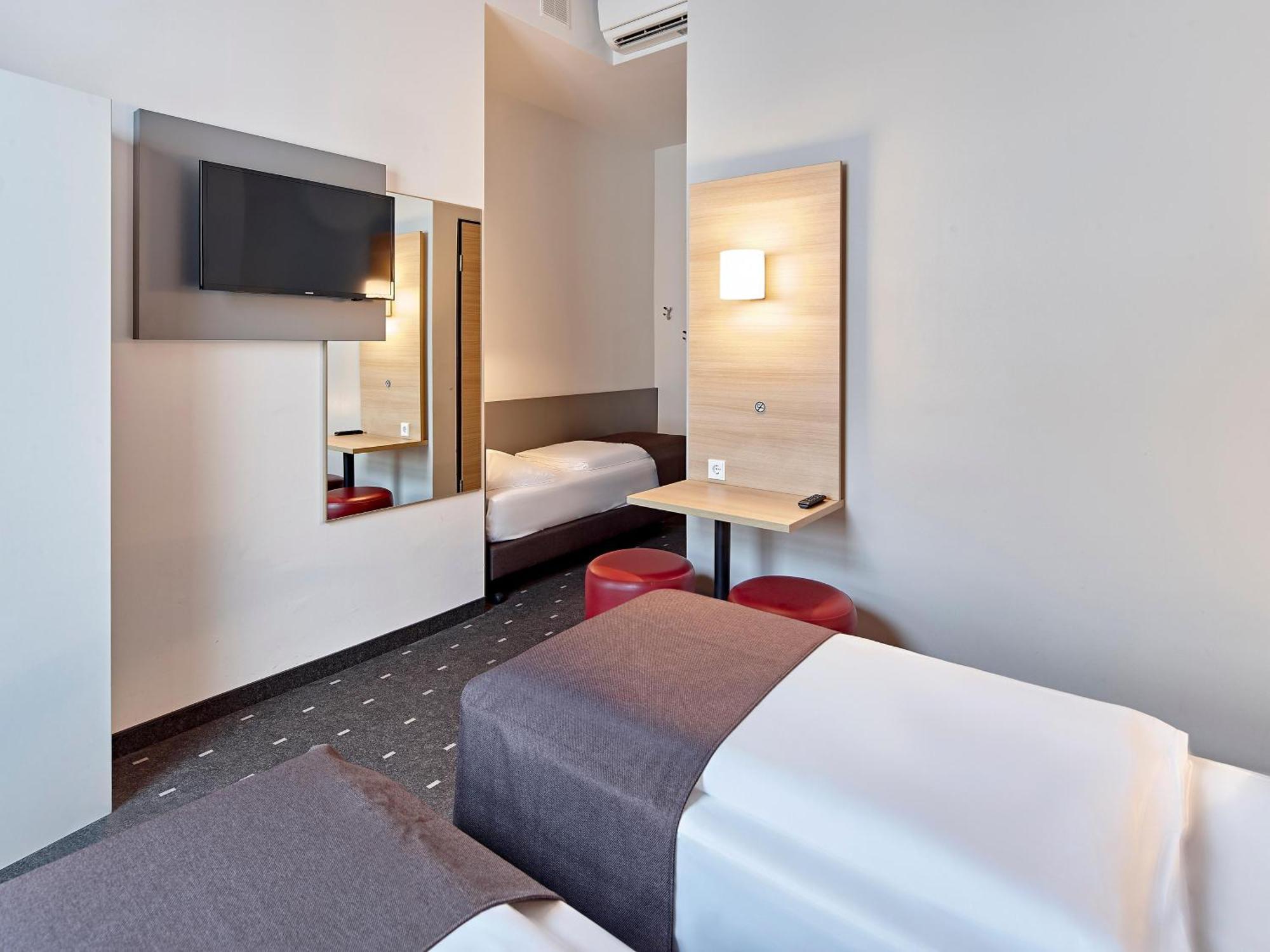 B&B Hotel Koeln-Тройсдорф Экстерьер фото