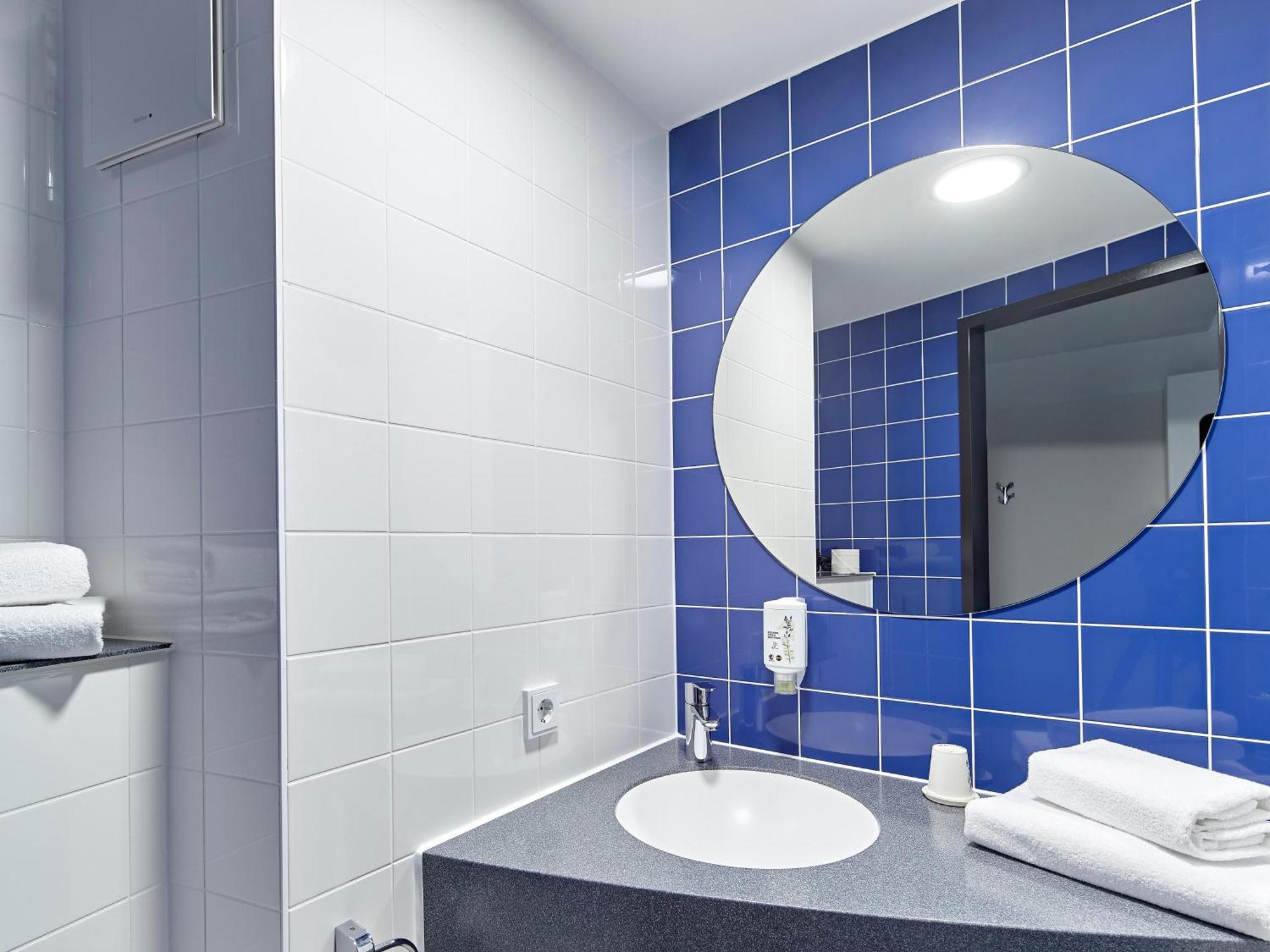 B&B Hotel Koeln-Тройсдорф Экстерьер фото