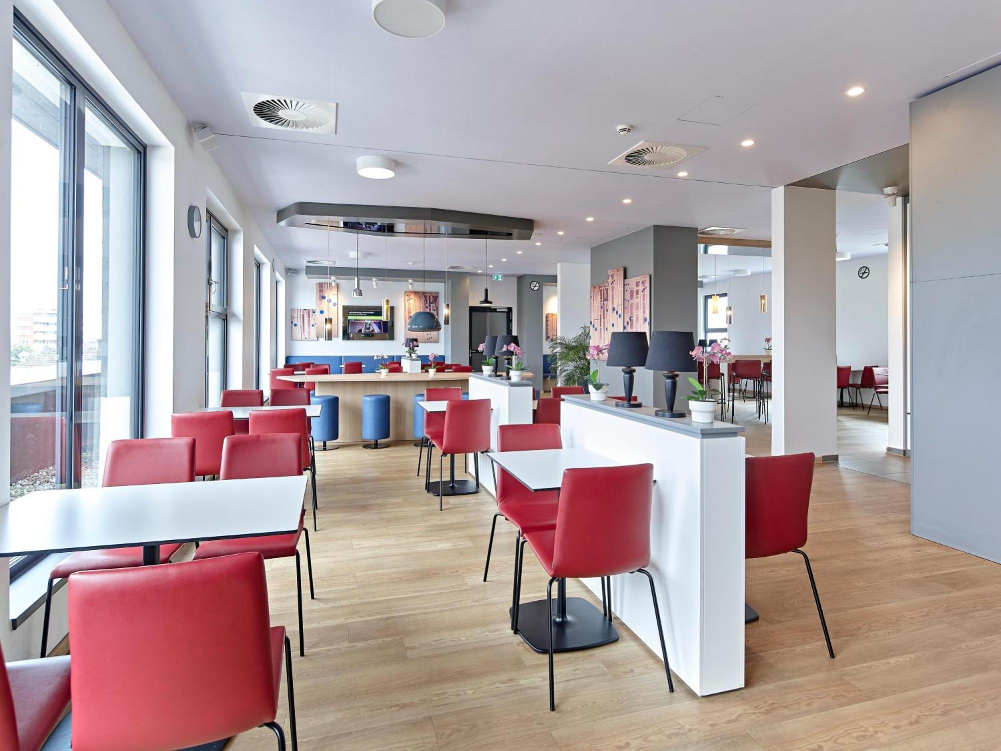 B&B Hotel Koeln-Тройсдорф Экстерьер фото